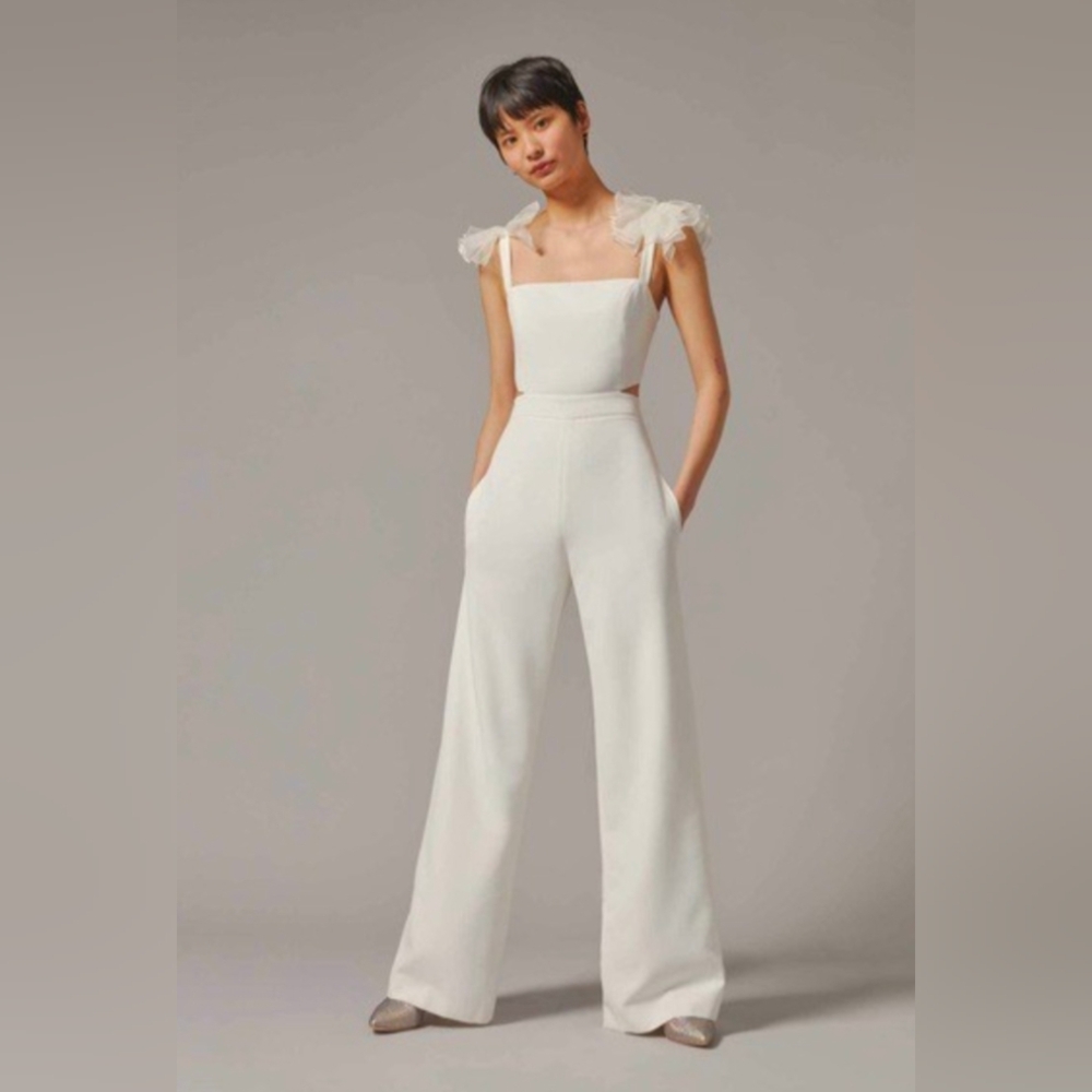 Chic White Sleeveless Jumpsuit